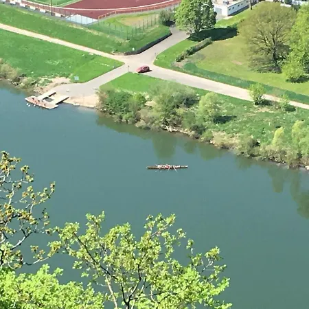 Old Winery アパート ブリーデル